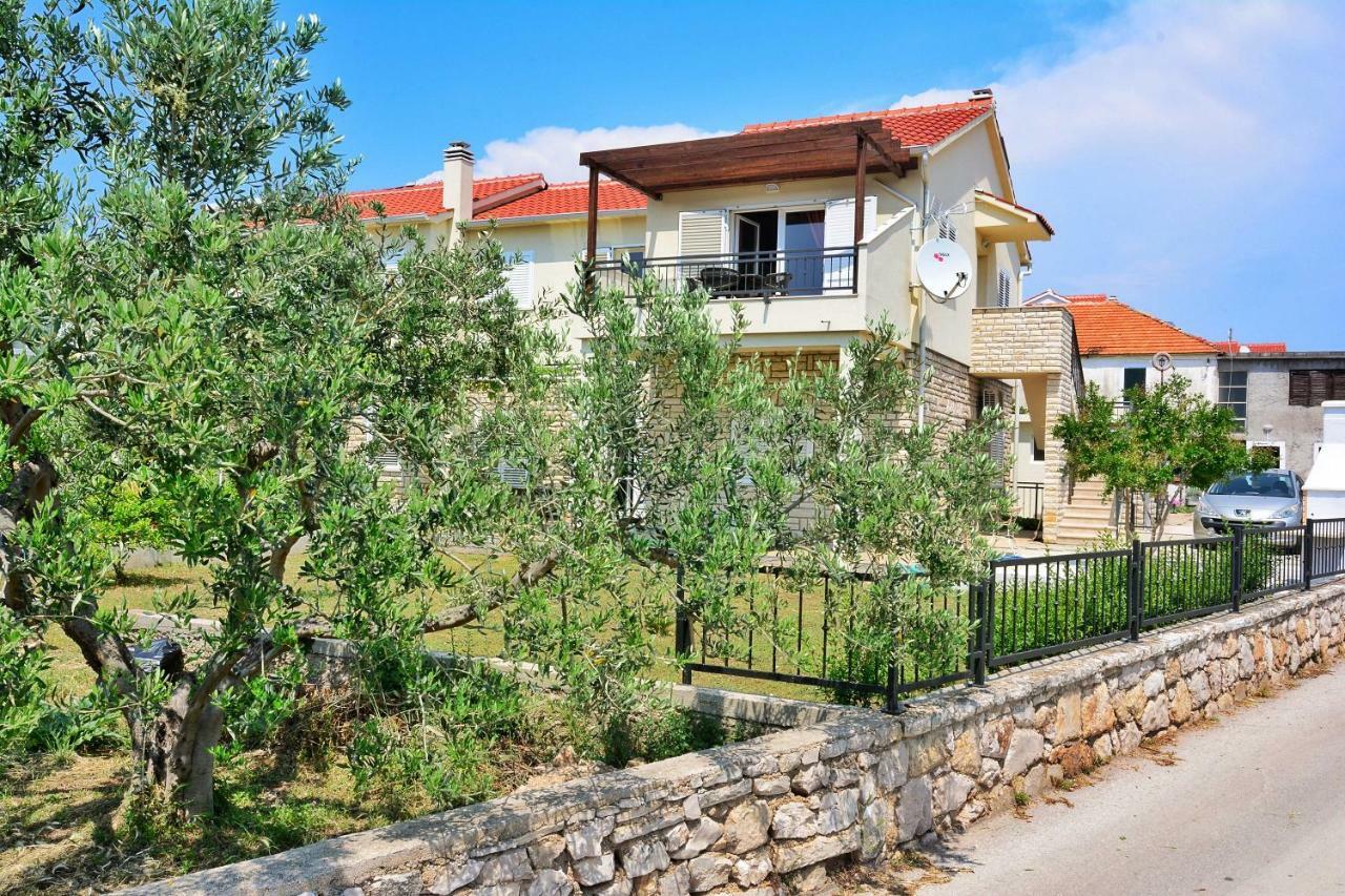 Apartment Nadoveza Tribunj  Bagian luar foto